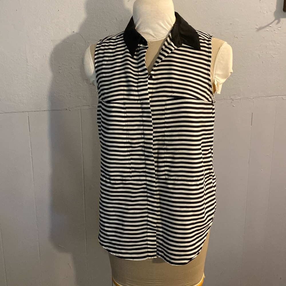 Daisy Fuentes size M striped button down
